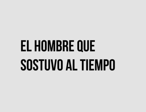 El hombre sostuvo al tiempo